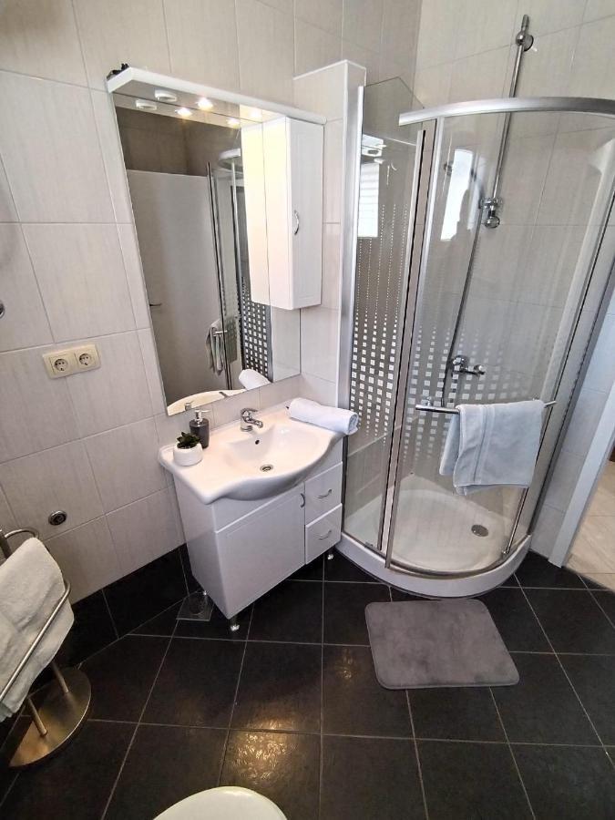 Apartments By The Sea Duce, Omis - 2731 Dugi Rat Zewnętrze zdjęcie